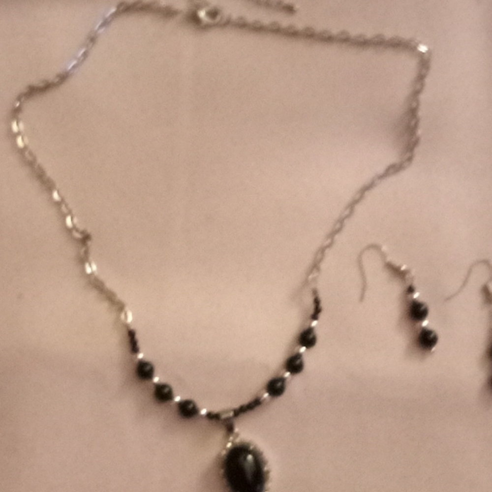 Necklace and earring set